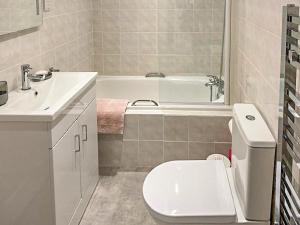 Apartment 9 Barton Manor - Uk40051