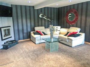 The Gatehouse - Uk40089