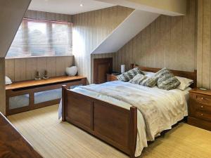 The Gatehouse - Uk40089