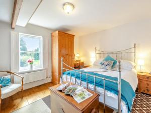 Hollow Creek Cottage - 28012