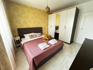 Rea Flora - Cozy Stay With Free Parking