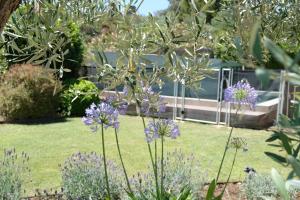 nice villa with heated swimming pool, in the center of the village of aureille, 8 persons, near baux de provence, in the alpilles