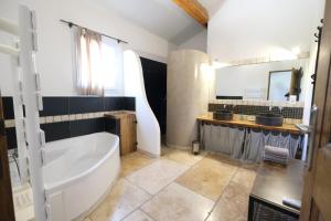 nice villa with heated swimming pool, in the center of the village of aureille, 8 persons, near baux de provence, in the alpilles