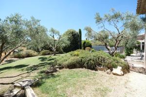 nice villa with heated swimming pool, in the center of the village of aureille, 8 persons, near baux de provence, in the alpilles