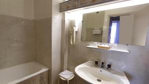 Hotels Hotel Montsegur : photos des chambres