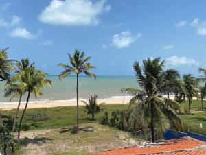 Luxuoso apto pé na areia no Bessa Altamare 303