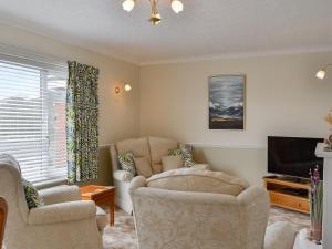 Hollins On The Coast