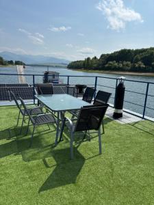 Marský Vlk - zážitkový houseboat a wellness