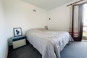 Casa con parrilla y cochera. Vista al Mar. 8 Pax.