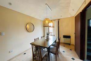 Casa con parrilla y cochera. Vista al Mar. 8 Pax.