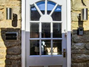 Apartment Hole 18 34