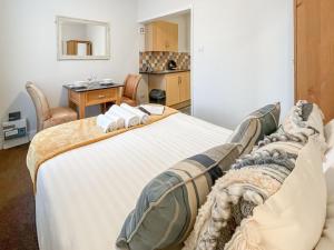 Pier View Apartment 1 - Uk48503