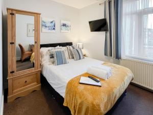 Pier View Apartment 1 - Uk48503