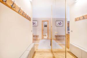 Chic Wellness Apartment and Balcony