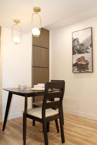 Queen Bed Suite-Private Entrance