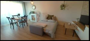 Appartements La Campagne Romantique - avec entree autonome, clim neuve, parking prive & sa piscine ! - : photos des chambres