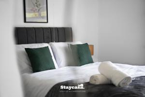 3-Bedroom House w Free Parking, Near MAN Airport!