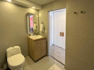 Great space in perfect area! Walk everywhere!