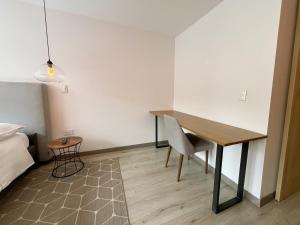 Great space in perfect area! Walk everywhere!