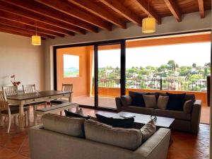 Spacious No Stairs Gated Community Pool Parking Gym