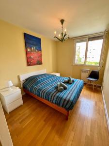 2 chambres, garage voiture, résidence calme