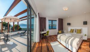 Seaside luxury villa with a swimming pool Okrug Gornji, Ciovo - 24340