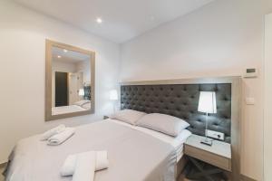 Seaside luxury villa with a swimming pool Trogir - 24341