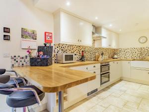 Cedar Barn - Ukc5406