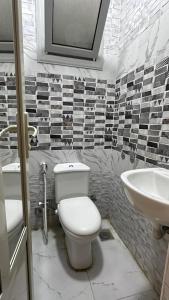 e20-SA6 شقة مفروشة للعائلات فقط