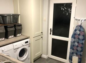 Captivating and Cosy Country House Sleeps up to 8