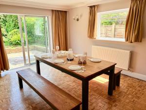 6-Beds, Private Road, Beautiful Garden