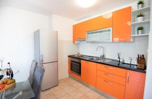 Sunny apartment - by the sea