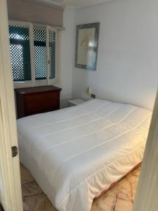 Apartamento con piscinas