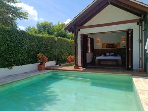 Piscina, sol y placer en Girardot