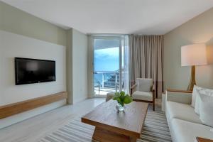 King Suite with View - Hearing Accessible  room in Hilton Fort Lauderdale Beach Resort