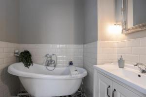 4 bed town house with views of Clifford & River Ouse