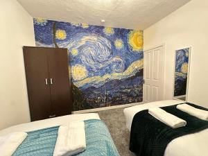 5 Mins to Anfield, 2 Bed, Mosaic Art House