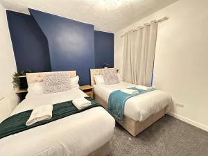 5 Mins to Anfield, 2 Bed, Mosaic Art House