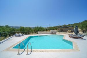 Lefkothea Villas with Large Pool, BBQ & Playground