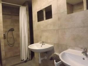 Room in the Heights R1