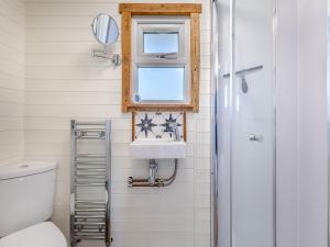 Fox Tiny House- Uk47395