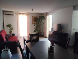 Maisons de vacances Le Domaine du Golf ***. Lieu-dit Launac-Le-Vieux 1 chemin de l'Aire 34690 FABREGUES : photos des chambres