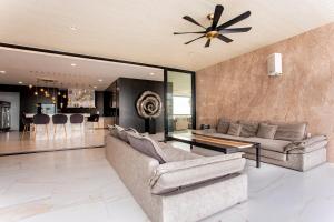 Villa California Koh Samui 7br cinema, spa, gym