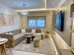 Sirena Pearl Cornice