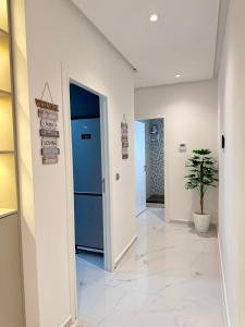 Sirena Pearl Cornice