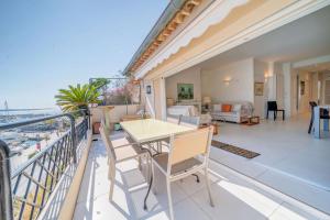 REF 774 - Cannes Old Port - Sea view partment for rent