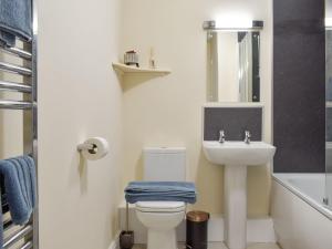 Five Dorchester Drive - Uk32043