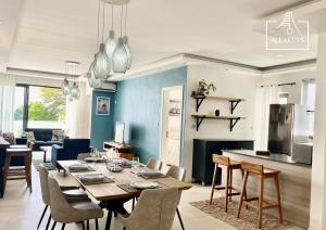 Sandy Feet Spacieux T4 Climatisé avec Piscine & Parking à Pereybere