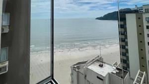 Apto Almeida e Moraes Frente Mar Balneário Camboriú