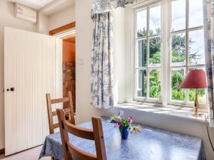 Coachmans Cottage - N832